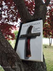 El evangelio según Jesucristo; José Saramago; Editorial Alfaguara; árbol; ciruelo rojo